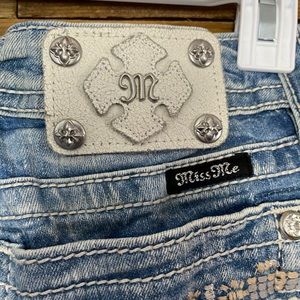 Light blue Miss Me jeans with embroidered pockets & jean bottoms.